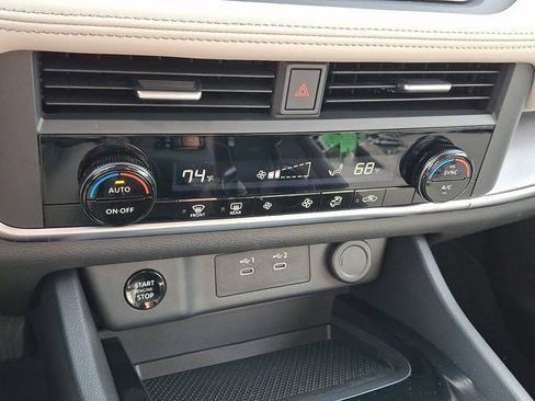 Used 2024 Nissan Rogue SV image 19