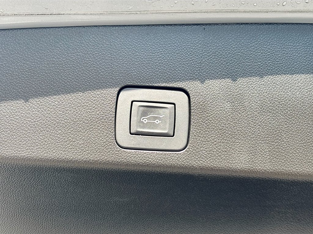 Used 2025 Buick Encore GX Avenir w/ Avenir Technology Package FWD image 15