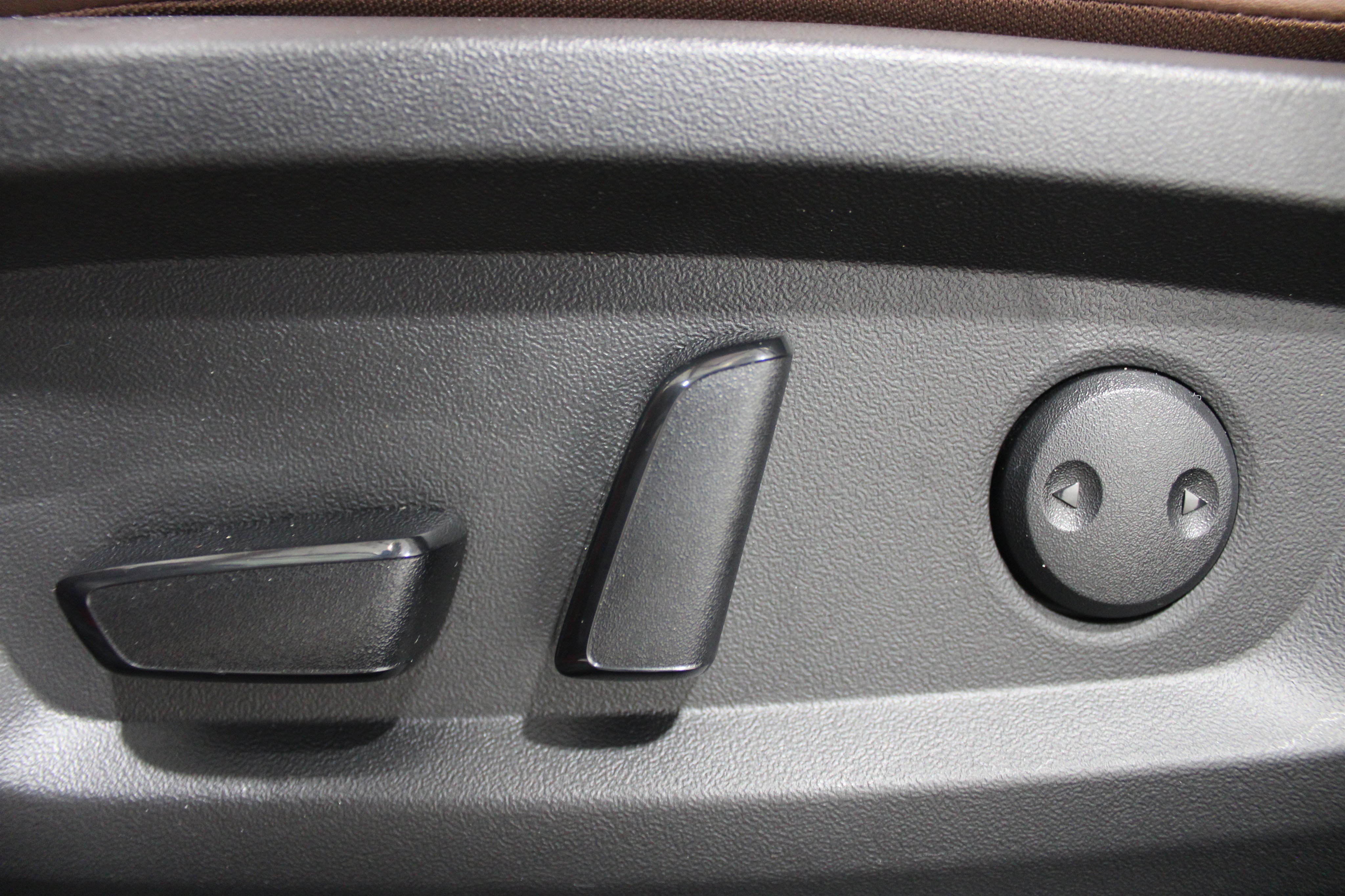 Used 2025 Mitsubishi Outlander AWD image 13