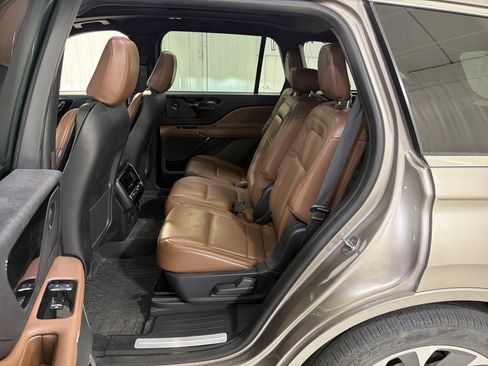 Used 2021 Lincoln Aviator Grand Touring w/ Elements Package Plus image 12