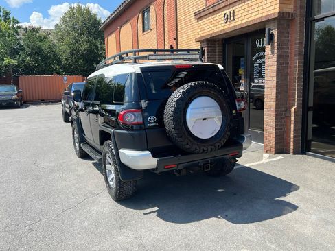 Used 2014 Toyota FJ Cruiser 4WD w/ Upgrade Package image 5