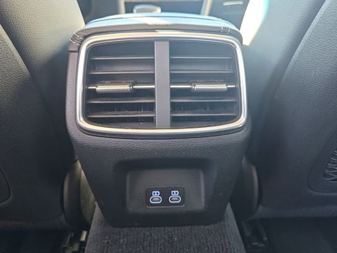 Used 2025 Genesis G70 2.5T image 17