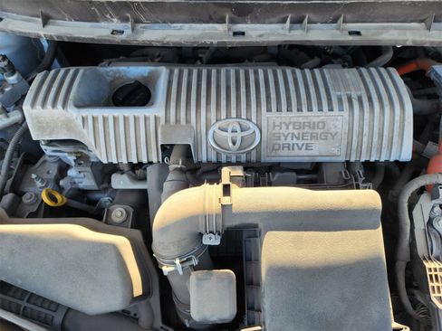 Used 2014 Toyota Prius V Five image 29