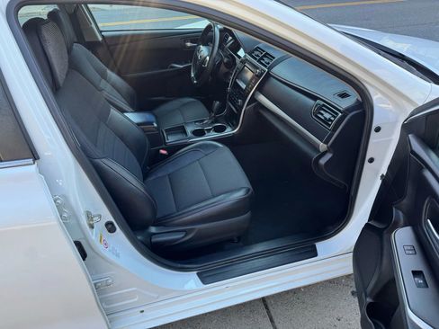 Used 2017 Toyota Camry SE image 12