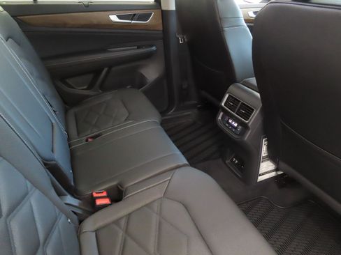 New 2025 Volkswagen Atlas SE image 24