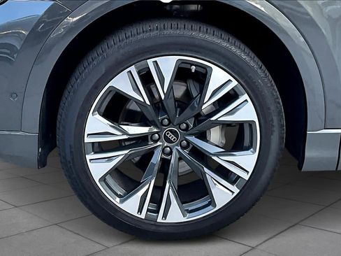 Used 2025 Audi Q8 Premium Plus w/ Premium Plus Package image 8