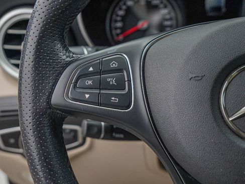 Used 2019 Mercedes-Benz GLC 300 4MATIC image 11