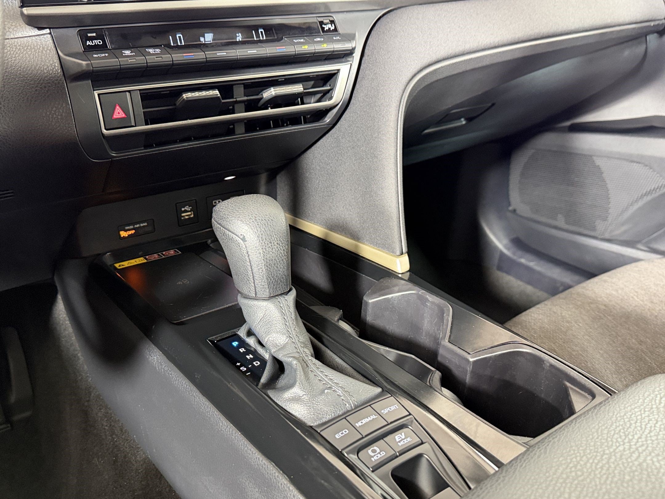 Used 2025 Toyota Camry LE FWD image 17