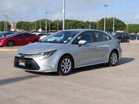 Used 2025 Toyota Corolla LE FWD image 9