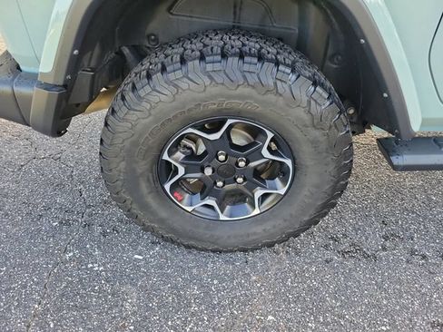 Used 2023 Jeep Wrangler Rubicon w/ Cold Weather Group AWD/4WD image 6