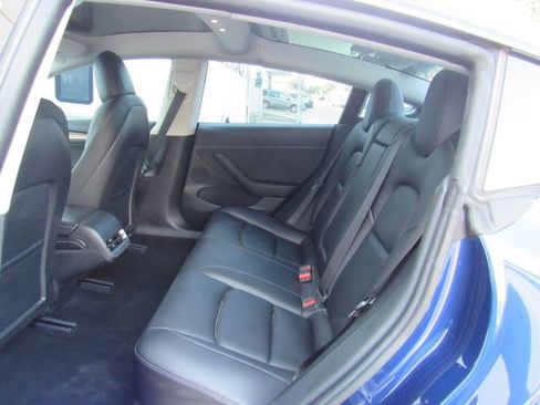 Used 2022 Tesla Model 3 Standard Range image 17