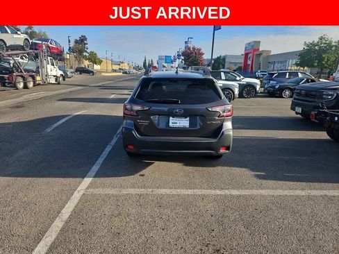 Used 2023 Subaru Outback Premium AWD/4WD image 6