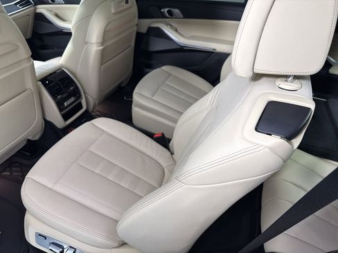 Certified 2022 BMW X7 M50i w/ Dynamic Handling Package image 15