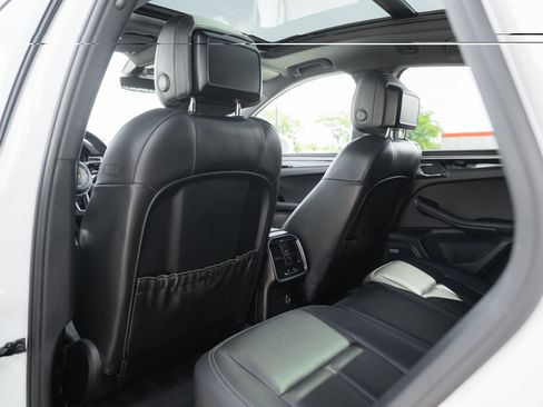 Used 2019 Porsche Macan AWD/4WD image 24