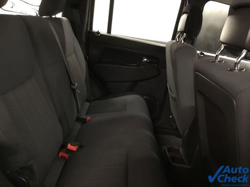 Used 2012 Jeep Liberty Sport image 25