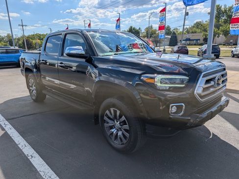 Used 2022 Toyota Tacoma Limited image 7