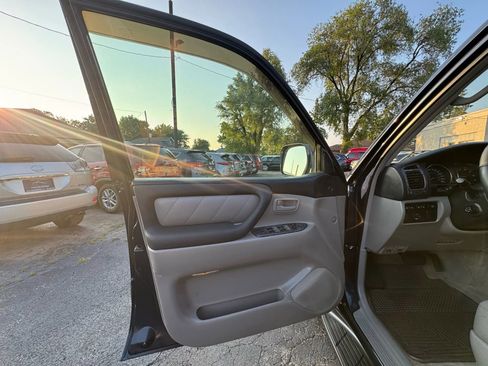 Used 2004 Toyota Land Cruiser image 11