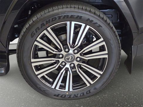 Certified 2025 Lexus LX 700h Luxury image 34