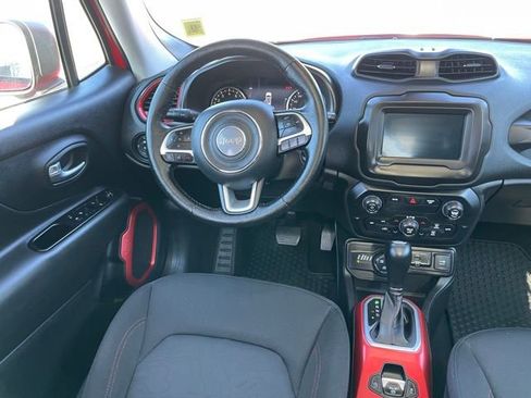 Used 2019 Jeep Renegade Trailhawk w/ Cold Weather Group II AWD/4WD image 11