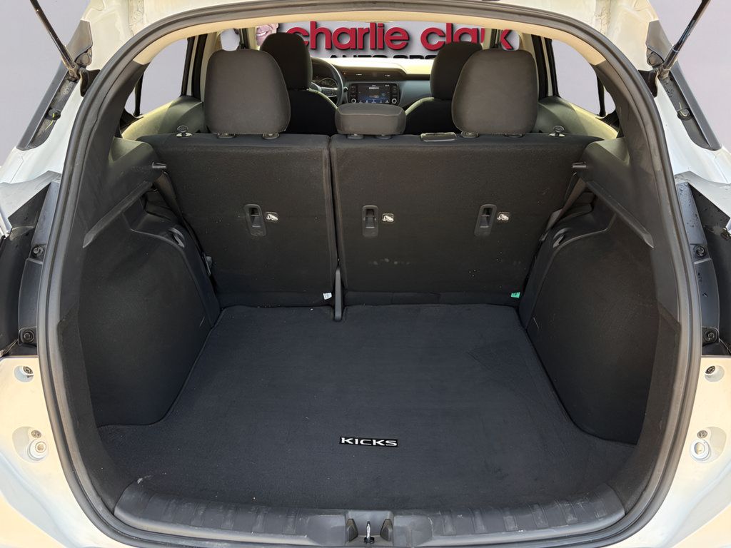 Used 2023 Nissan Kicks SV FWD image 9