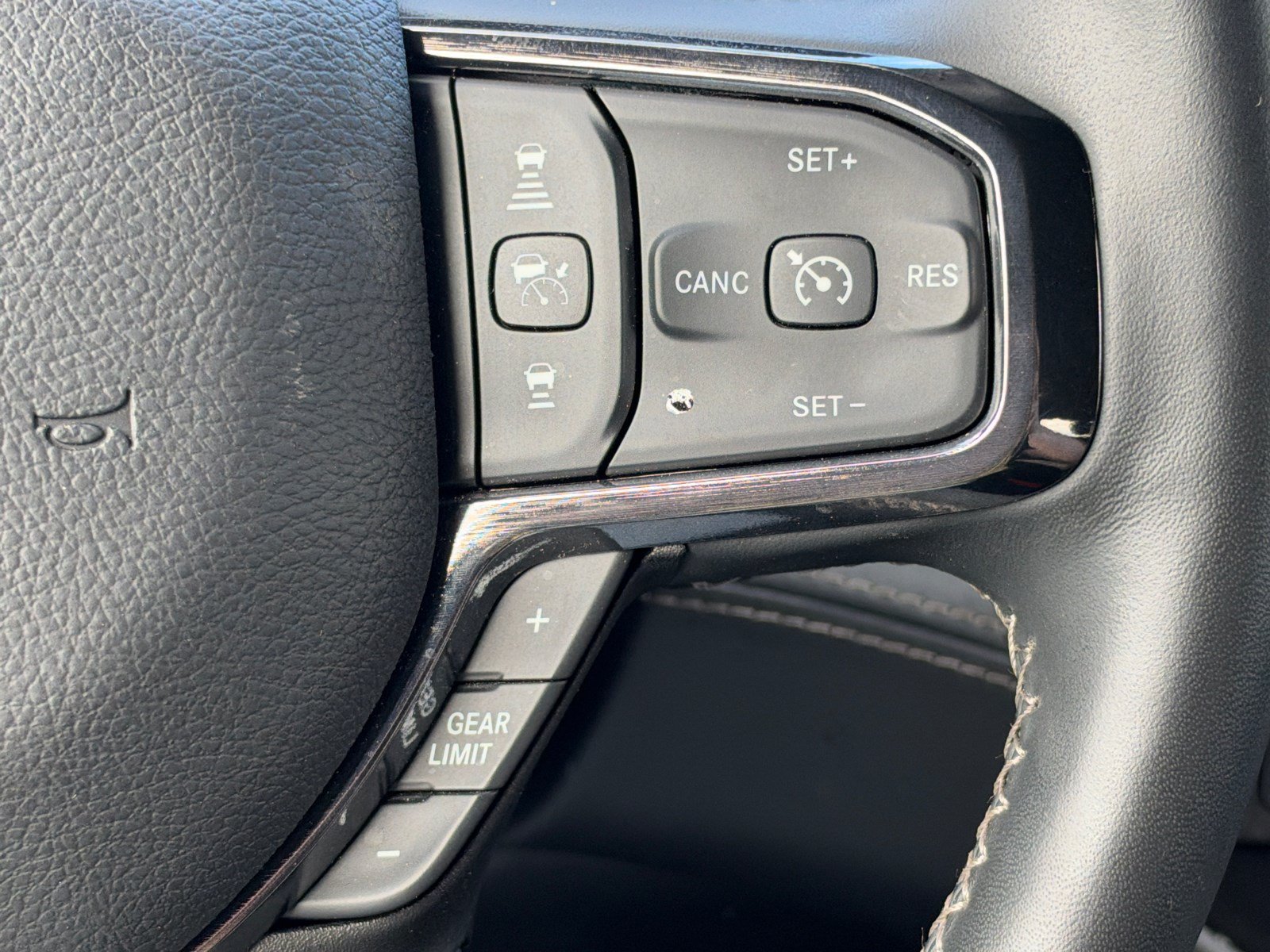 Used 2024 RAM 3500 Limited AWD/4WD image 29