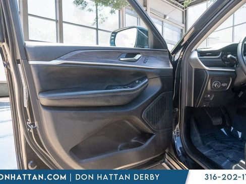 Used 2023 Jeep Grand Cherokee L Limited AWD/4WD image 14