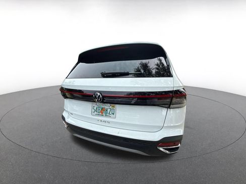 Used 2025 Volkswagen Taos SE FWD image 6