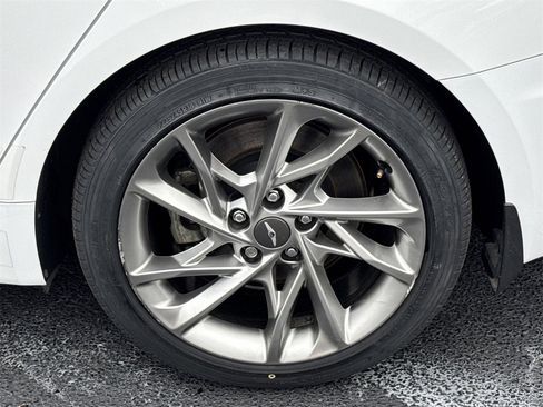 Used 2022 Genesis G70 2.0T image 19