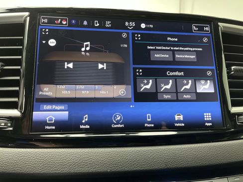 Used 2024 Chrysler Pacifica Touring-L image 18