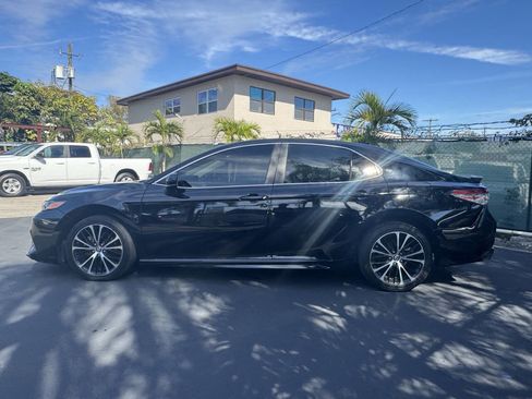 Used 2019 Toyota Camry SE image 6