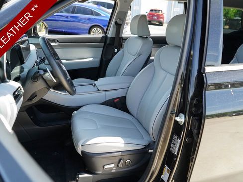 Used 2023 Hyundai Palisade SEL w/ Winter Package AWD/4WD image 7