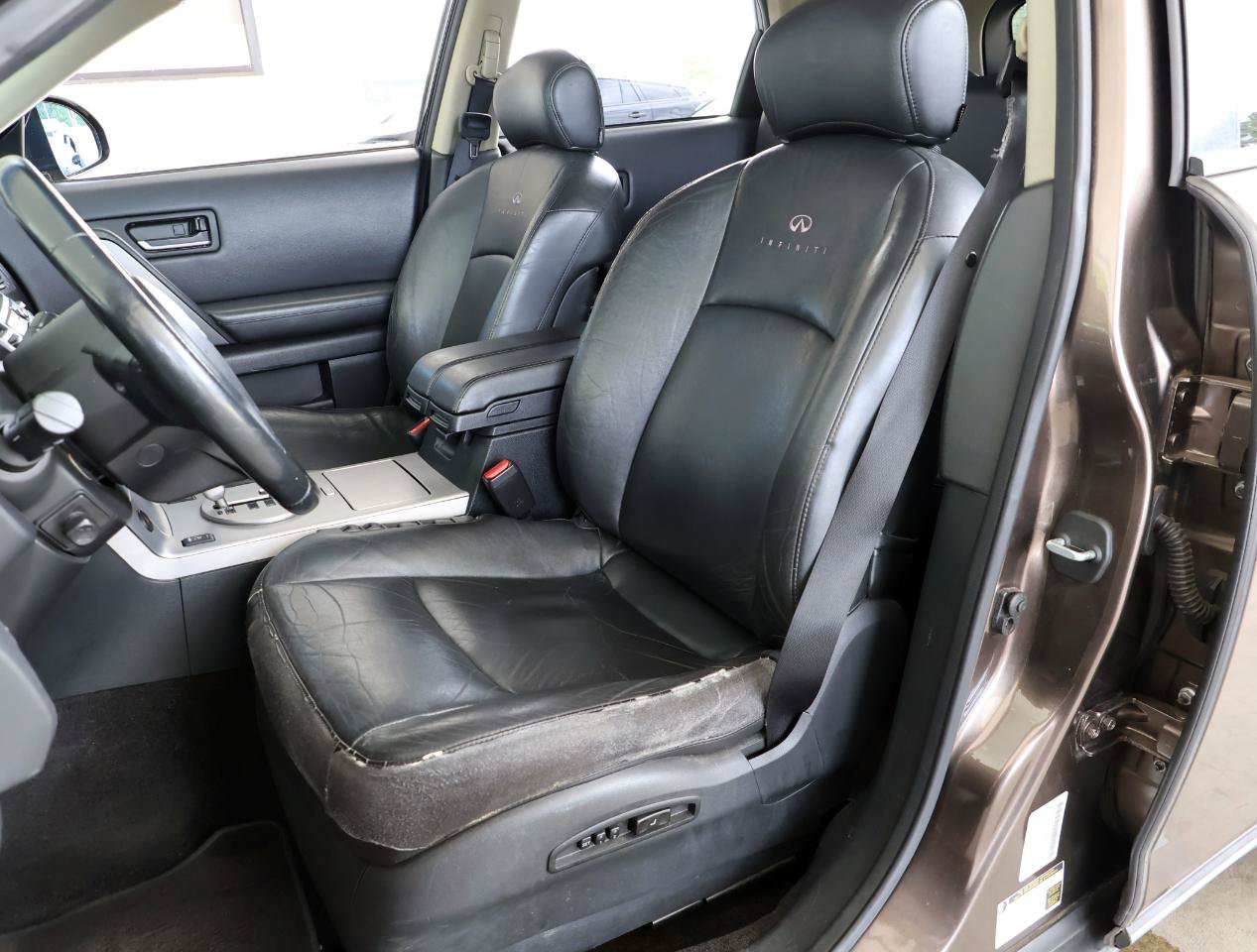 Used 2004 INFINITI FX35 2WD w/ Touring Pkg image 14