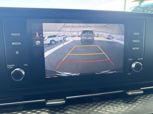 Used 2024 Kia Carnival LX image 13