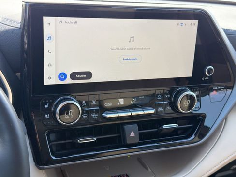Certified 2025 Toyota Highlander Limited FWD image 22