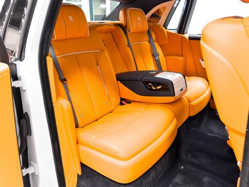 Used 2022 Rolls-Royce Phantom Sedan w/ The Phantom Package RWD image 34