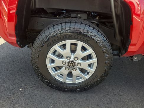 Certified 2025 Toyota Tacoma SR w/ SR Upgrade Package AWD/4WD image 11