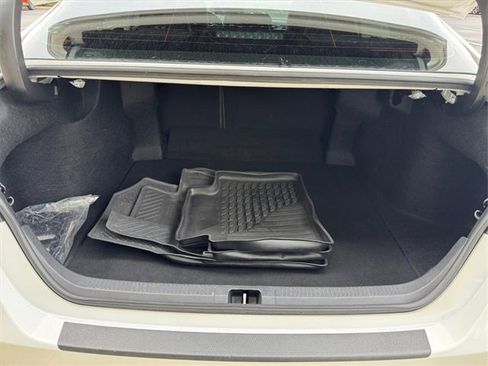 Used 2019 Toyota Camry L image 12