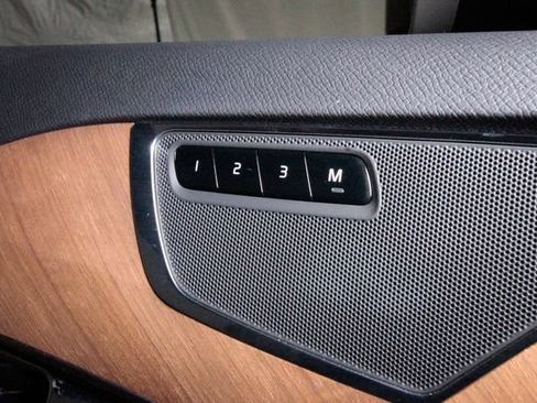 Certified 2025 Volvo XC90 B5 Plus w/ Protection Package Premier AWD/4WD image 17