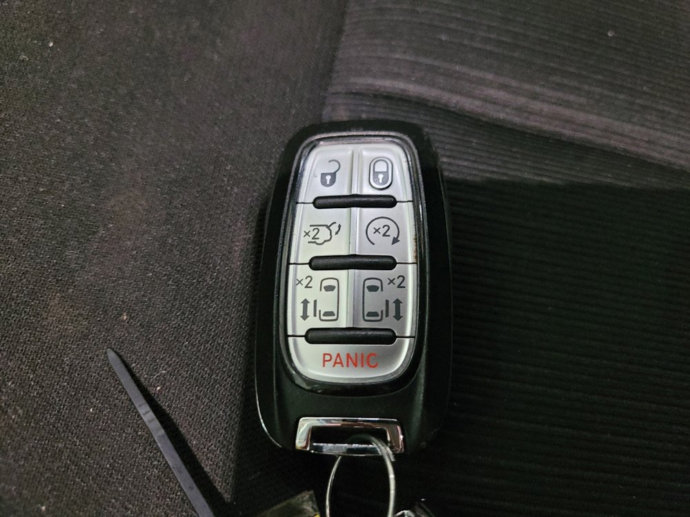 Used 2018 Chrysler Pacifica Touring Plus FWD image 32