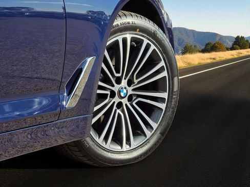 Used 2020 BMW 530e w/ Premium Package image 8