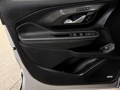 Used 2022 GMC Terrain SLT w/ Infotainment Package II image 3