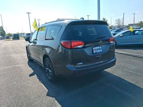 Used 2020 Chrysler Pacifica Touring-L w/ Advanced Safetytec Group AWD/4WD image 9