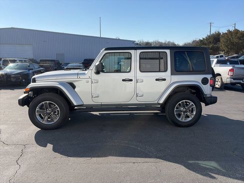 Used 2022 Jeep Wrangler Unlimited Sahara image 4