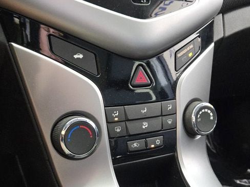 Used 2015 Chevrolet Cruze LT FWD image 22