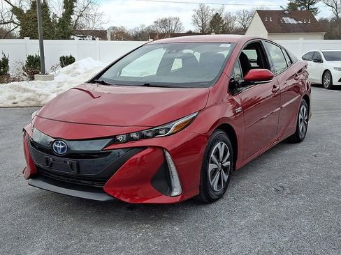 Used 2018 Toyota Prius Prime Premium image 3