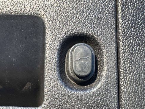 Used 2018 GMC Yukon XL Denali w/ Denali Ultimate Package AWD/4WD image 16