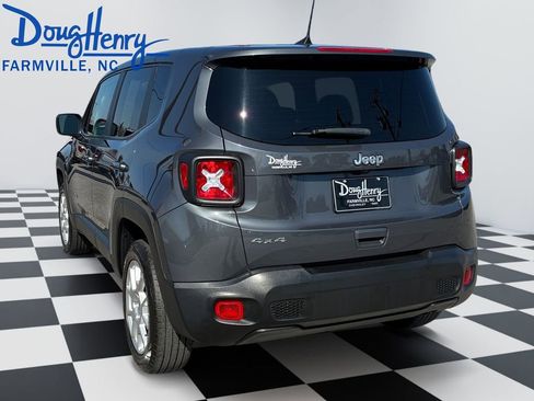 Used 2023 Jeep Renegade Latitude image 3