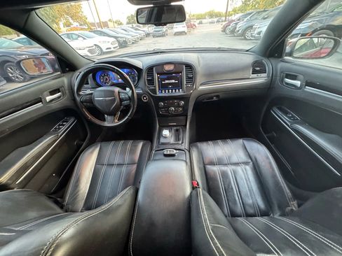 Used 2019 Chrysler 300 S image 10