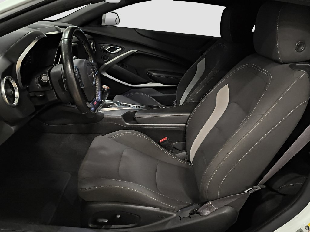Used 2016 Chevrolet Camaro SS RWD image 8