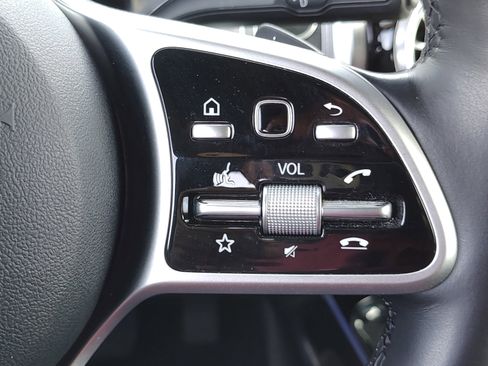 Used 2021 Mercedes-Benz GLB 250 4MATIC image 18